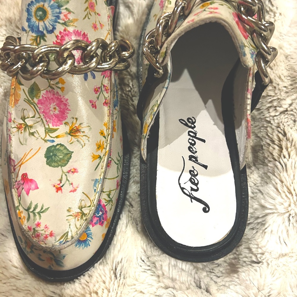 Free People Vida Leather Chain Mules in Ivory Floral, Size 39 - Picture 3 of 6